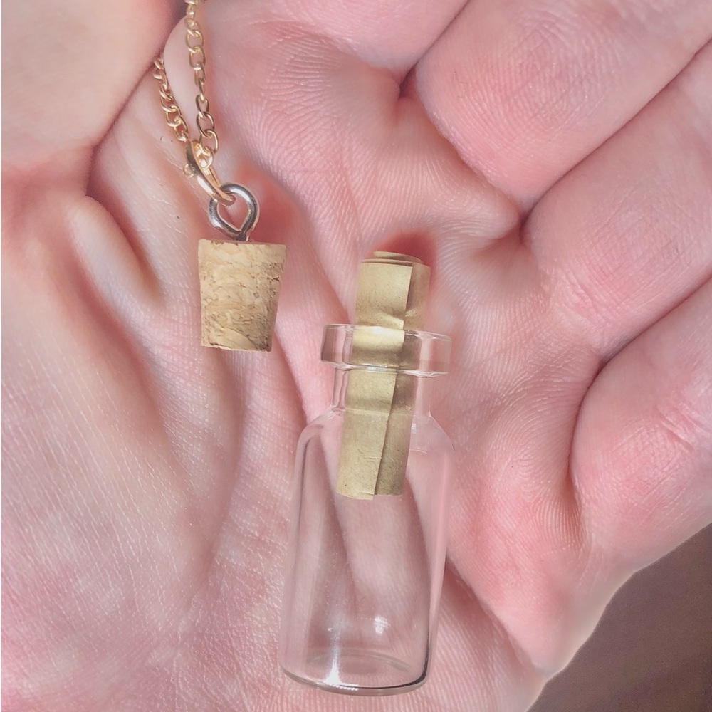 ‘Message in a Bottle’ Gold Necklace! - Picture 2 of 6